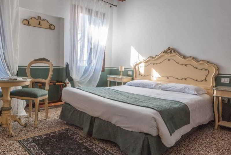 Ca' San Trovaso - 6 Rooms Venecia Exterior foto